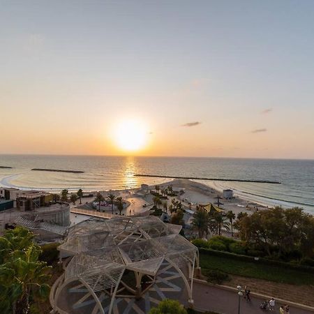 Beachfront Apartment With Breathtaking Sea View Нетания Экстерьер фото
