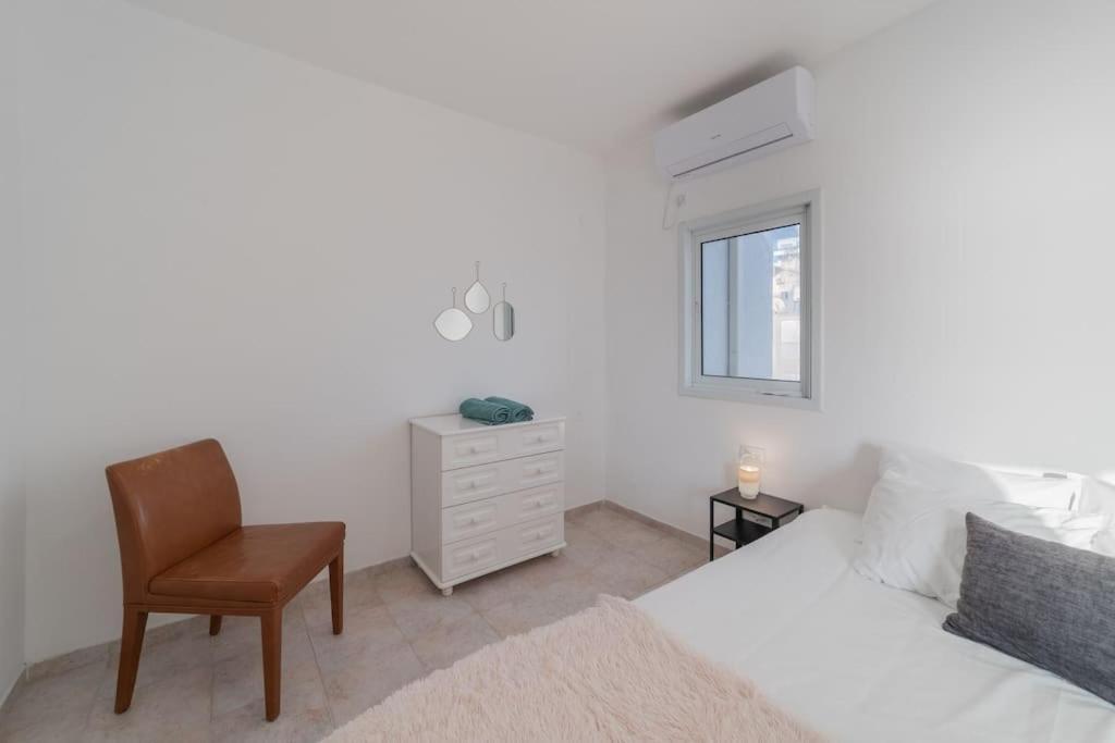 Beachfront Apartment With Breathtaking Sea View Нетания Экстерьер фото