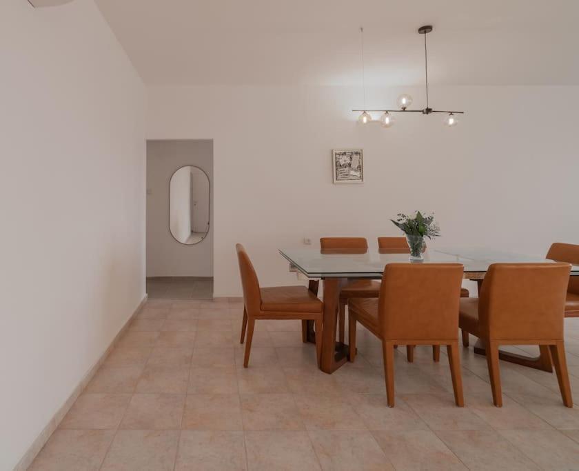 Beachfront Apartment With Breathtaking Sea View Нетания Экстерьер фото