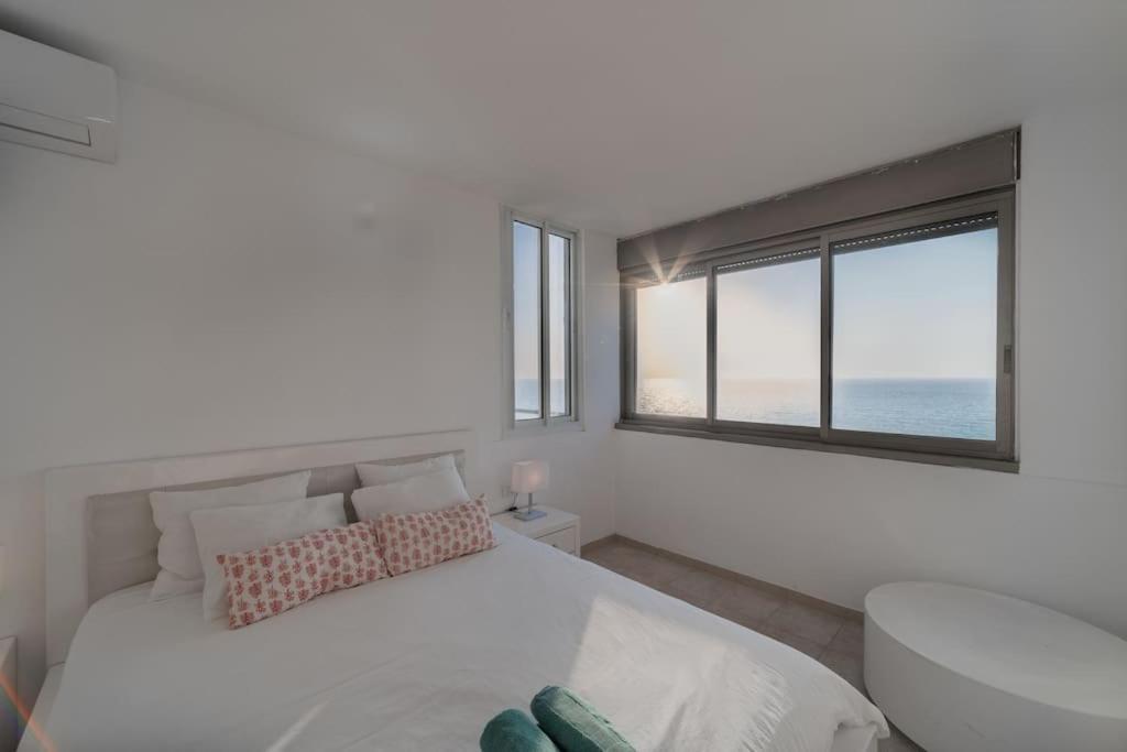 Beachfront Apartment With Breathtaking Sea View Нетания Экстерьер фото