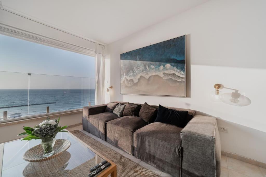 Beachfront Apartment With Breathtaking Sea View Нетания Экстерьер фото